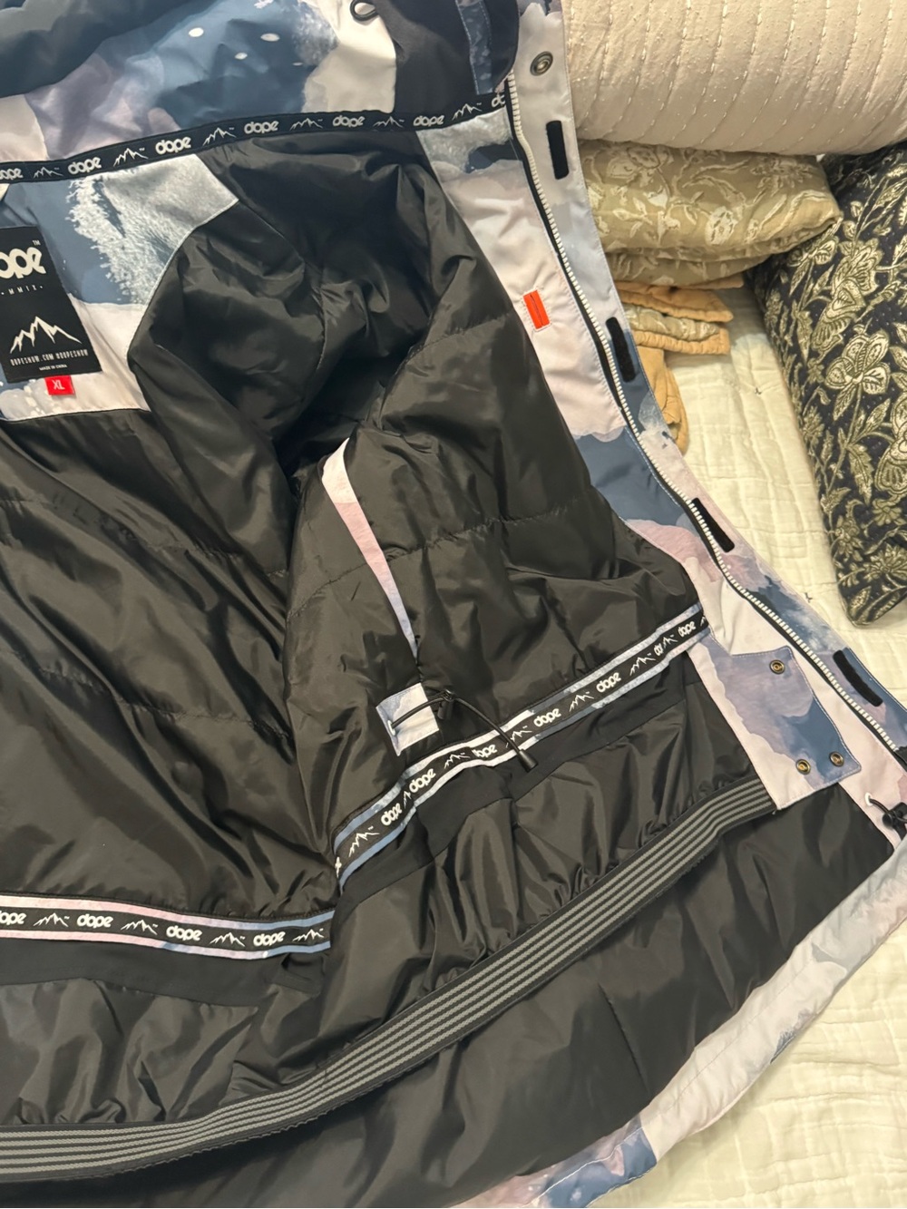 Dope women’s Insulated Jacket - XL - Picture 16 of 16